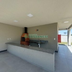 Apartamento com 47m², 2 dormitórios, 1 vaga, no bairro Desvio Rizzo em Caxias do Sul para Alugar