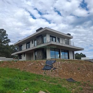 Casa com 456m², 3 dormitórios, 2 vagas, no bairro São Ciro em Caxias do Sul para Comprar