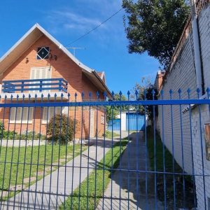 Casa com 204m², 3 dormitórios, 1 vaga, no bairro Mariland em Caxias do Sul para Comprar