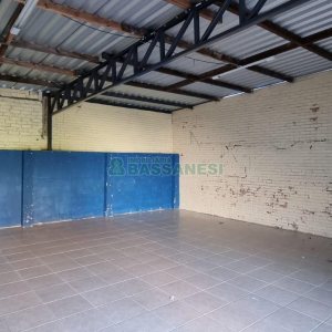 Casa com 204m², 3 dormitórios, 1 vaga, no bairro Mariland em Caxias do Sul para Comprar