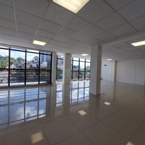 Sala com 97m², 1 vaga, no bairro Floresta em Caxias do Sul para Alugar