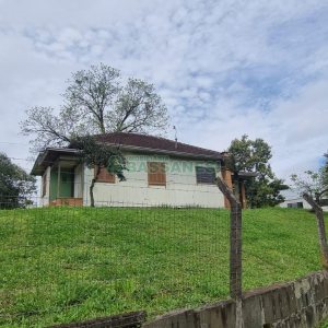 Casa com 36m², 3 dormitórios, no bairro Santa Catarina em Caxias do Sul para Comprar