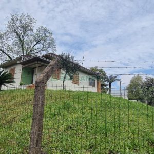 Casa com 36m², 3 dormitórios, no bairro Santa Catarina em Caxias do Sul para Comprar