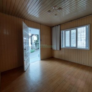 Casa com 120m², 2 dormitórios, 2 vagas, no bairro Exposição em Caxias do Sul para Alugar