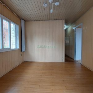 Casa com 120m², 2 dormitórios, 2 vagas, no bairro Exposição em Caxias do Sul para Alugar