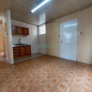 Casa com 120m², 2 dormitórios, 2 vagas, no bairro Exposição em Caxias do Sul para Alugar