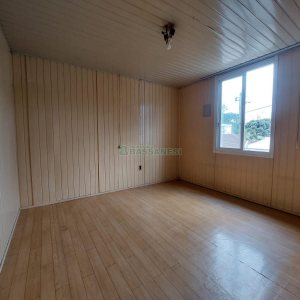 Casa com 120m², 2 dormitórios, 2 vagas, no bairro Exposição em Caxias do Sul para Alugar