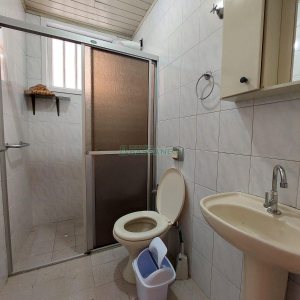 Casa com 120m², 2 dormitórios, 2 vagas, no bairro Exposição em Caxias do Sul para Alugar