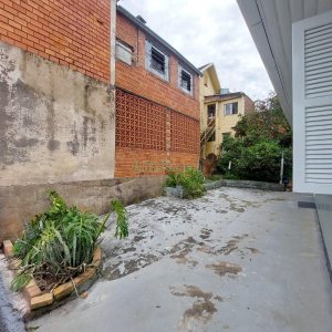 Casa com 120m², 2 dormitórios, 2 vagas, no bairro Exposição em Caxias do Sul para Alugar