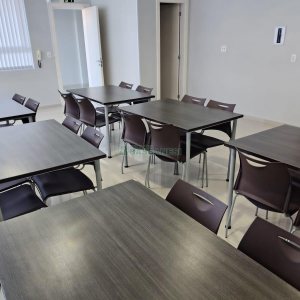 Apto Mobiliado com 48m², 2 dormitórios, 1 vaga, no bairro Vinhedos em Caxias do Sul para Alugar