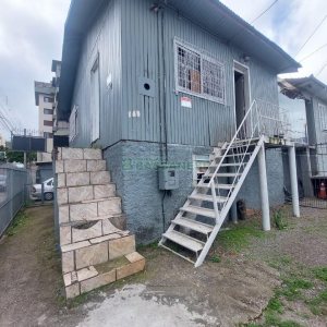 Casa Mobiliada com 90m², 2 dormitórios, no bairro Santa Catarina em Caxias do Sul para Alugar