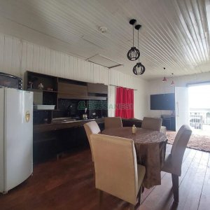 Casa Mobiliada com 90m², 2 dormitórios, no bairro Santa Catarina em Caxias do Sul para Alugar