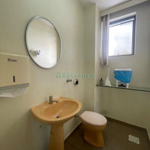 Sala com 105m², 1 vaga, no bairro Centro em Caxias do Sul para Comprar