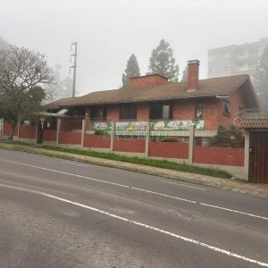 Casa com 390m², 4 dormitórios, 4 vagas, no bairro Lourdes em Caxias do Sul para Alugar