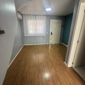 Sobrado com 61m², 2 dormitórios, no bairro Cidade Nova em Caxias do Sul para Alugar