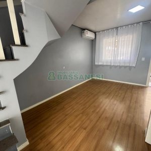 Sobrado com 61m², 2 dormitórios, no bairro Cidade Nova em Caxias do Sul para Alugar