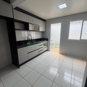 Sobrado com 61m², 2 dormitórios, no bairro Cidade Nova em Caxias do Sul para Alugar