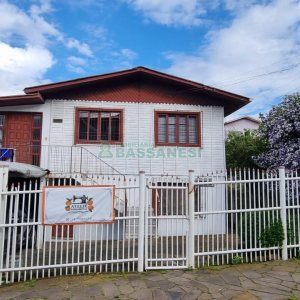 Casa com 152m², 3 dormitórios, no bairro Pioneiro em Caxias do Sul para Comprar