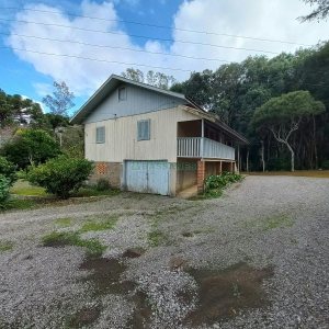Chácara com 180m², 3 dormitórios, 1 vaga, no bairro Criúva em Caxias do Sul para Comprar