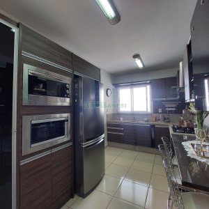 Apto Mobiliado com 101m², 3 dormitórios, 2 vagas, no bairro Universitário em Caxias do Sul para Alugar