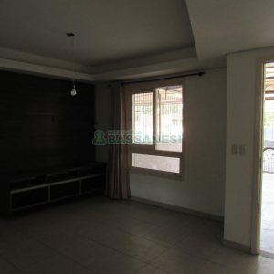 Sobrado com 100m², 3 dormitórios, 1 vaga, no bairro Desvio Rizzo em Caxias do Sul para Alugar