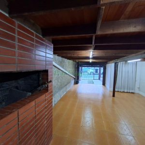 Casa com 148m², 3 dormitórios, 2 vagas, no bairro Cristo Redentor em Caxias do Sul para Alugar