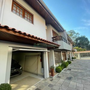 Sobrado com 157m², 3 dormitórios, 2 vagas, no bairro Jardim América em Caxias do Sul para Comprar