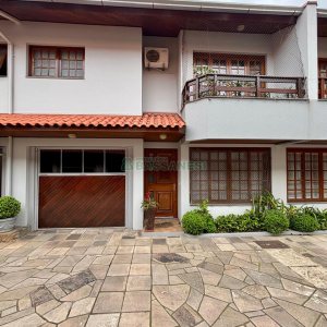 Sobrado com 157m², 3 dormitórios, 2 vagas, no bairro Jardim América em Caxias do Sul para Comprar