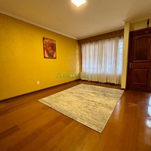 Sobrado com 157m², 3 dormitórios, 2 vagas, no bairro Jardim América em Caxias do Sul para Comprar