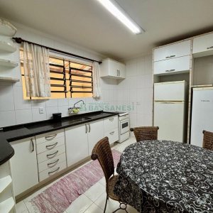 Sobrado com 157m², 3 dormitórios, 2 vagas, no bairro Jardim América em Caxias do Sul para Comprar