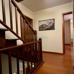 Sobrado com 157m², 3 dormitórios, 2 vagas, no bairro Jardim América em Caxias do Sul para Comprar