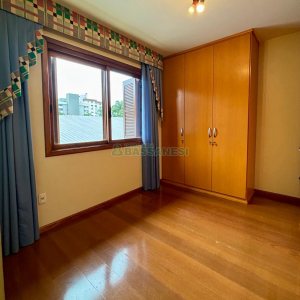 Sobrado com 157m², 3 dormitórios, 2 vagas, no bairro Jardim América em Caxias do Sul para Comprar