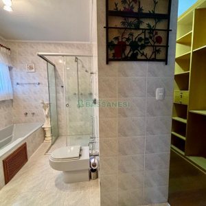 Sobrado com 157m², 3 dormitórios, 2 vagas, no bairro Jardim América em Caxias do Sul para Comprar
