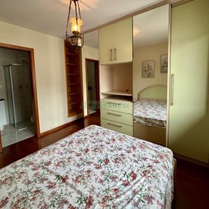 Sobrado com 157m², 3 dormitórios, 2 vagas, no bairro Jardim América em Caxias do Sul para Comprar