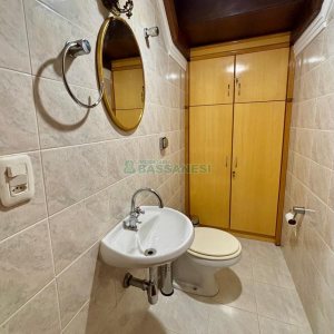 Sobrado com 157m², 3 dormitórios, 2 vagas, no bairro Jardim América em Caxias do Sul para Comprar