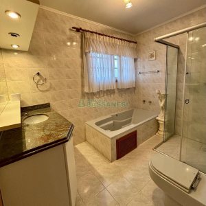 Sobrado com 157m², 3 dormitórios, 2 vagas, no bairro Jardim América em Caxias do Sul para Comprar