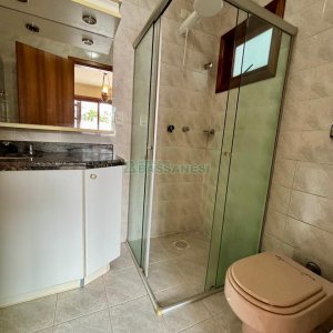Sobrado com 157m², 3 dormitórios, 2 vagas, no bairro Jardim América em Caxias do Sul para Comprar