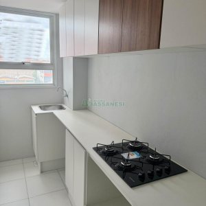 Apartamento com 58m², 2 dormitórios, 1 vaga, no bairro De Lazzer em Caxias do Sul para Alugar