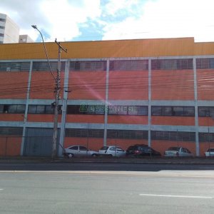 Pavilhão com 2500m², no bairro Pioneiro em Caxias do Sul para Comprar