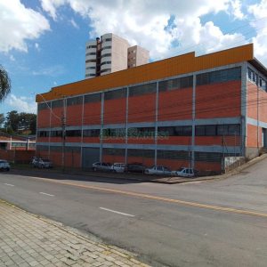 Pavilhão com 2500m², no bairro Pioneiro em Caxias do Sul para Comprar