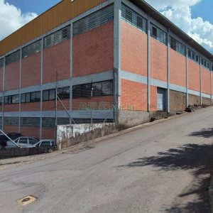 Pavilhão com 2500m², no bairro Pioneiro em Caxias do Sul para Comprar
