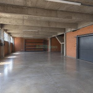 Pavilhão com 2500m², no bairro Pioneiro em Caxias do Sul para Comprar