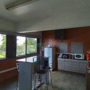 Pavilhão com 2500m², no bairro Pioneiro em Caxias do Sul para Comprar