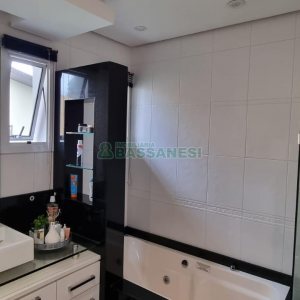 Casa com 200m², 3 dormitórios, 2 vagas, no bairro Santa Catarina em Caxias do Sul para Comprar