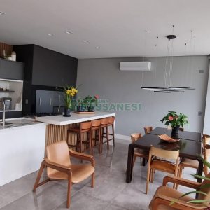 Casa com 200m², 3 dormitórios, 2 vagas, no bairro Santa Catarina em Caxias do Sul para Comprar