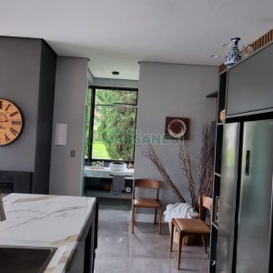 Casa com 200m², 3 dormitórios, 2 vagas, no bairro Santa Catarina em Caxias do Sul para Comprar