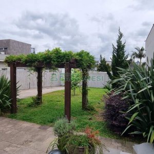 Casa com 200m², 3 dormitórios, 2 vagas, no bairro Santa Catarina em Caxias do Sul para Comprar