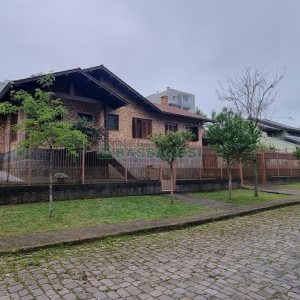 Casa com 131m², 2 dormitórios, 1 vaga, no bairro Vila Verde em Caxias do Sul para Comprar
