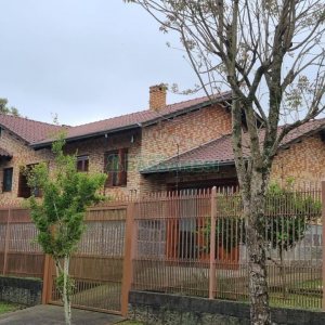 Casa com 131m², 2 dormitórios, 1 vaga, no bairro Vila Verde em Caxias do Sul para Comprar