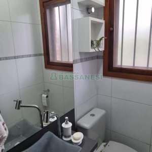 Casa com 131m², 2 dormitórios, 1 vaga, no bairro Vila Verde em Caxias do Sul para Comprar